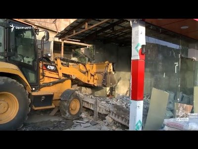 Երևանի կենտրոնում անօրինական տեղադրված կրպակներն ապամոնտաժվում են (վիդեո)
