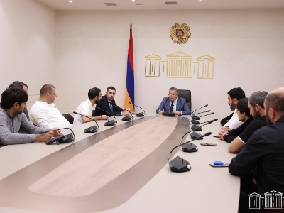 Սերգեյ Բագրատյանը վարորդների հետ քննարկել է ճանապարհային երթևեկության անվտանգությանն առնչվող փոփոխությունները