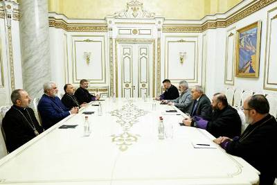 «Հրապարակ». Որոշ հոգևորականներ պատանդ են Նիկոլ Փաշինյանի ձեռքում