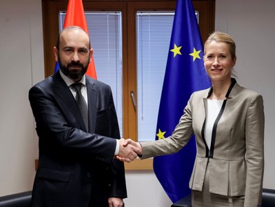 Armenia FM, EU foreign policy chief hold tête-à-tête (PHOTOS)