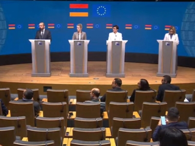 EU foreign policy chief, in Armenia FM’s presence, emphasizes maintaining sanctions on Russia