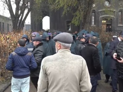 Сотрудников детских садов, школ и музыкальных учреждений Гюмри заставляли присутствовать на литургии