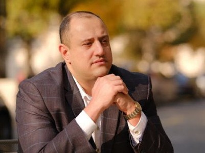 Քթի կnտրվածք, hարվածներ գլխին. Պատճառը նրա հանրային քննադատությունն է. Մելիքյանը՝ Միհրան Հակոբյանի վրա hարձակման դեպքից