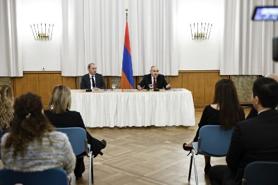 Փաշինյանը հանդիպում է ունեցել Համբուրգի հայ համայնքի ներկայացուցիչների հետ