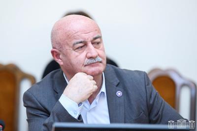 200.000 դոլար՝ միջնորդության և 23.000 դոլար՝ կառուցապատման թույլտվության համար. Դատախազը՝ Հովիկ Աղազարյանի գործի մասին