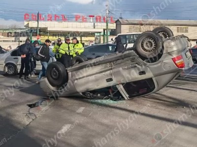 ДТП на перекрёстке Аргаванда: один из автомобилей перевернулся