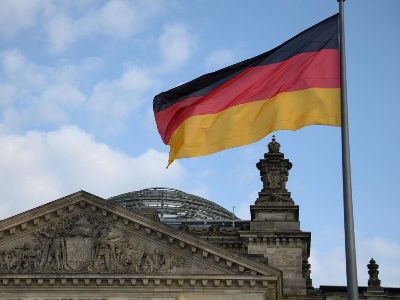 Ультраправая партия Германии намерена исключить скандального политика, заставившего подростков вылизывать флаг