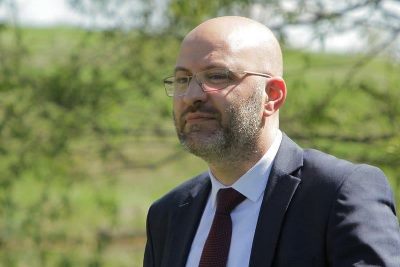 «Հրապարակ». Դավիթ Առուշանյանին կարող է փոխարինել Անանիկ Ոսկանյանը, որն ուրացել է իր քավորին՝ Մանվել Գրիգորյանին
