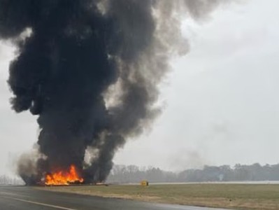 В аэропорту Северной Каролины при посадке разбился бизнес-джет: вспыхнул крупный пожар
