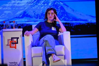 «Հրապարակ». Խորհրդարան են գնում Աննա Հակոբյանի ընկերուհիները, «կրթվածները»