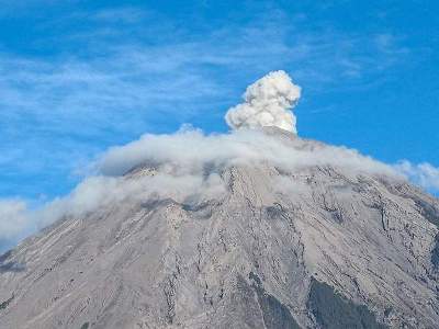 Indonesia volcano spews ash plume that reaches altitude of 4.7 kilometers