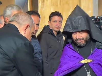 Пашинян: Епископ Геворк Сароян продолжает оставаться предстоятелем епархии Масиацотн
