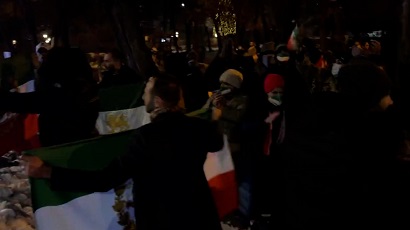 Иранцы провели антиправительственную акцию у посольства Ирана в Армении