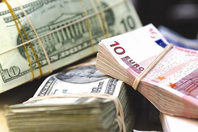 US dollar loses value in Armenia