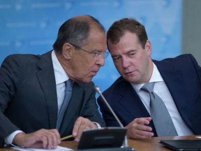 Медведев и Лавров возглавят список правящей в России партии на предстоящих выборах