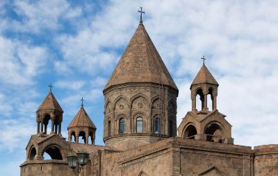 «Ժողովուրդ». Իշխանությունները «եկեղեցու բարենորոգում» անվան տակ փորձում են «տիրանալ» եկեղեցու գույքին