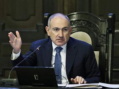 Премьер-министр, его заместители, руководитель и представители аппарата главы правительства получают премии ежемесячно