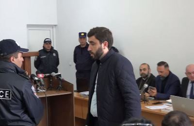 Պետական հատուկ պաշտպանության ներքո գտնվող կարգալույծները նստած էին տագնապած ու երկյուղած. Արթուր Ղամբարյան