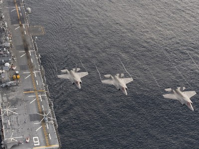 US sends 6th destroyer near Iran coast, wants to hit government buildings to change power, sources says