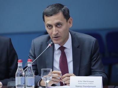 «Չի սխալվում նա, ով ոչինչ չի անում». ԿԳՄՍ փոխնախարարը՝ անգլերենի քննության կազմակերպումը ձախողելու մասին
