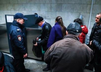 В Москве правоохранители смогут проверять телефоны и ноутбуки пассажиров метро