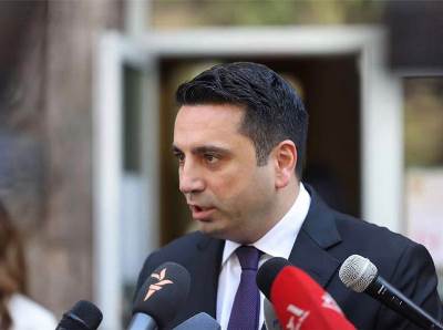 «Հրապարակ». Ալեն Սիմոնյանը Մոսկվա այցից առաջ առաջ «զադնի է դրել»