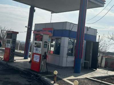 «ԱՐԱՄ ԴԱՎԹՅԱՆ ԿԱՐԱՊԵՏԻ» ԱՁ-ի լցակայանում 1ամիս ժամկետով փակցվել է «Մենք տուգանվել ենք թերլիցքավորման համար» պաստառ