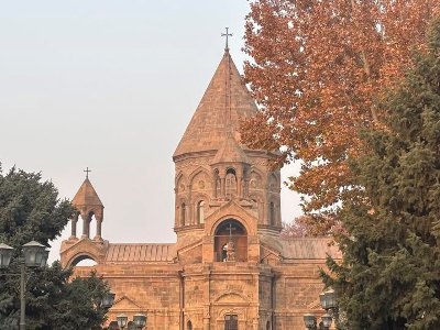 В Тбилиси проходит акция в поддержку Армянской Апостольской Церкви