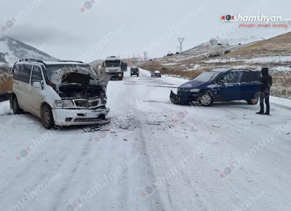Սպիտակում բախվել են «Mercedes Vito»-ն ու «Opel»-ը. 6 վիրավորներից 3-ին հիվանդանոց են տեղափոխել Սպիտակի փրկարարները