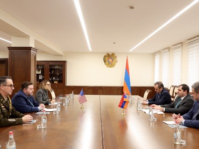 Armenia minister, US Mission chargé d'affaires talk about defense cooperation (VIDEO)