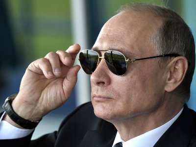 Песков: Путин в России популярен «буквально от мала до велика»