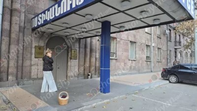 Երևանում օտարերկրացին գողացել է մանկապարտեզի տնօրենի պայուսակը, որում եղել է 1,5 մլն դրամ գումար, բանկային քարտեր