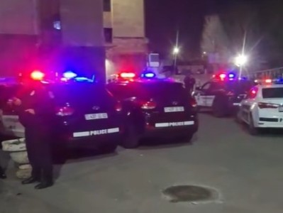 Родственники раненых в результате стрельбы в Ереване находятся в Республиканской больнице