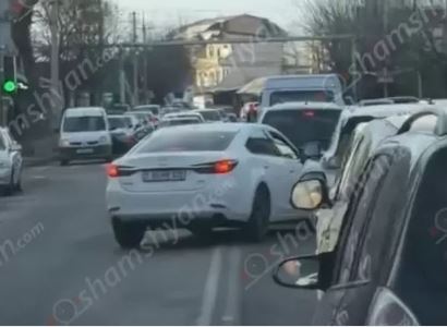 «Mazda»-ի վարորդը Մայիսի 9-ի փողոցում երթևեկել է հանդիպակաց ու վթարային իրավիճակ ստեղծել