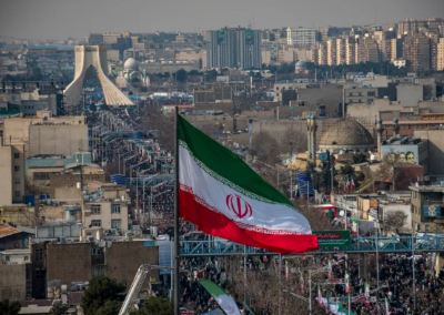 China urges its citizens to leave Iran