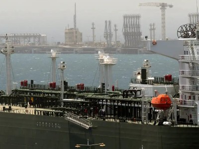 Iraq losing around $128 million per day due to suspension of oil production at Rumaila field