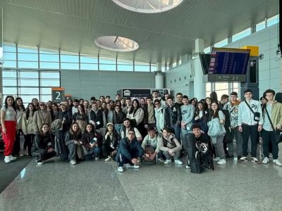 Артисты ансамбля «Ереван» спецрейсом из Ливана вернулись в Армению