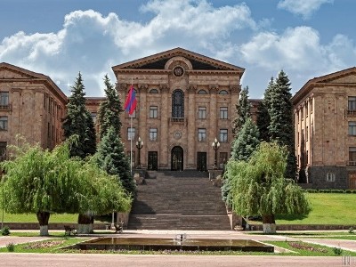 В честь 8 марта женщины-депутаты и сотрудницы парламента Армении получили премии