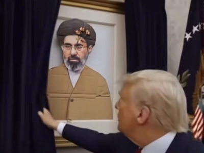 Թրամփը The Ingraham Angle-ի եթերում ցույց է տվել Խամենեիի ստվարաթղթե պատկերը՝ վարագույրի հետևում