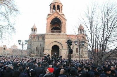 «Փաստ». Ի աջակցություն Սուրբ Էջմիածնի ստորագրահավաքը ռեկորդային կարճ ժամանակում 50000 ստորագրություն հավաքեց