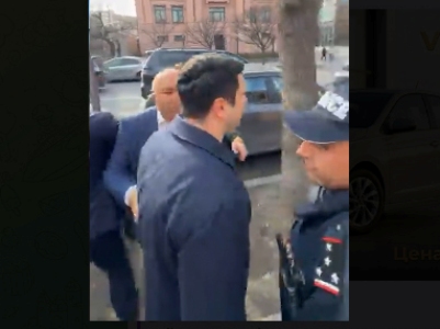 Ален Симонян нецензурно обругал гражданина и потребовал подвергнуть его приводу