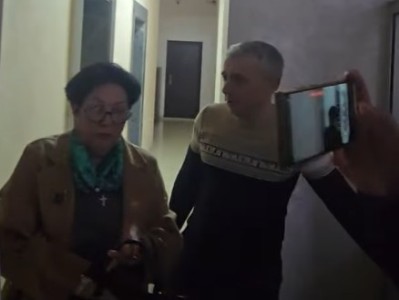 В своем репертуаре: Мать и брат спикера Национального собрания Алена Симоняна сегодня оскорбили журналистку