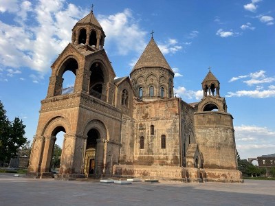Այսօր ավագ երեշքաբթի է. ջրհեղեղը ողողեց ամբողջ աշխարհը, և Աստված մարդկանց լեզուները խառնեց