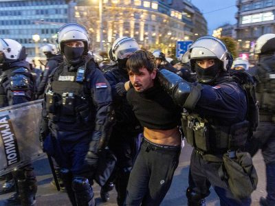 В Белграде произошли столкновения между студентами и полицией после гибели 25-летней девушки
