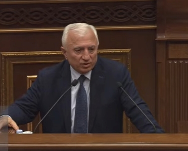 Профессор: Оппозиция сейчас защищает не Армянскую апостольскую церковь, а армянскую государственность