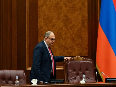 Վլադիմիր Վարդանյանին ԱԺ-ում կփոխարինի Լուսինե Աքմաքչյանը