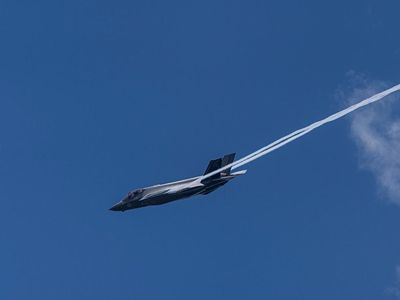 CBS News: Один член экипажа сбитого над Ираном истребителя F-15E спасен