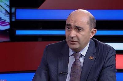 «Հրապարակ»․ «Լուսավոր Հայաստանում» որոշում ունեն. ինչու են հետաձգել համագումարը