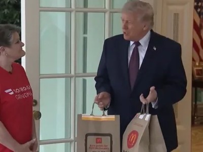Թրամփը լրագրողների հետ խոսելուց առաջ  McDonald’s-ի առաքում է «բեմադրել»