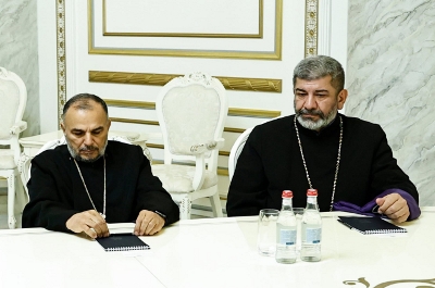«Իրավունք». Վրթանես Սրբազանը ճանտրակուլի վիճակում է
